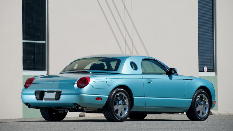 Illustration for article titled Ten Cars That Got Amazing Reviews But Actually Sucked
